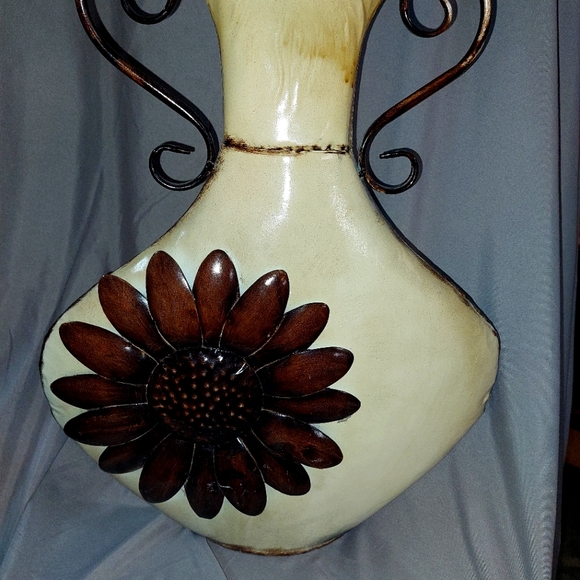 Metal Flower thin vase - Picture 1 of 5